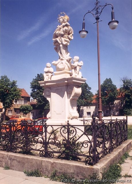 Sousoší Panny Marie na Bartolomějském náměstí