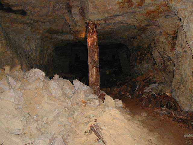 PODZEMN LETECK TOVRNY Z II. SVTOV VLKY V RABTEJN U SRBSK KAMENICE